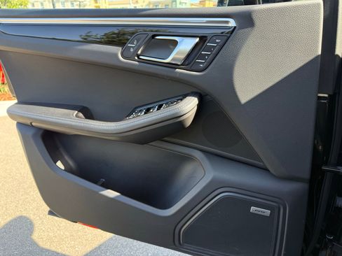 Certified 2024 Porsche Macan AWD/4WD image 26