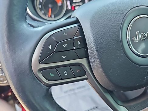 Used 2019 Jeep Cherokee Latitude Plus w/ Comfort/Convenience Group image 21