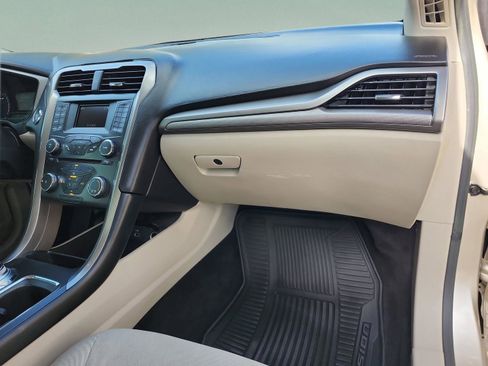 Used 2017 Ford Fusion SE image 19