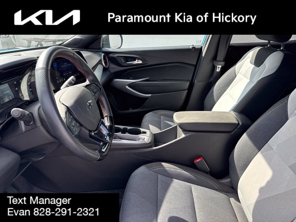 Used 2025 Chevrolet Trax RS w/ Driver Confidence Package FWD image 18