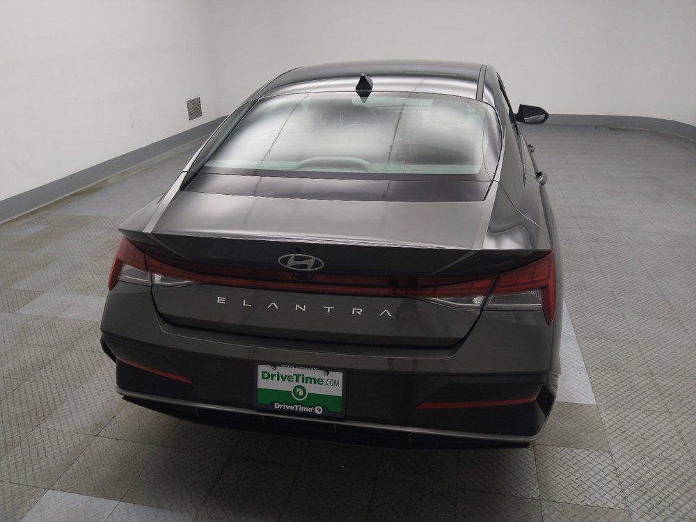 Used 2025 Hyundai Elantra SEL FWD image 7