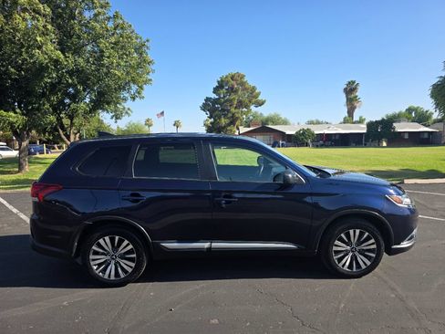 Used 2019 Mitsubishi Outlander ES FWD image 3