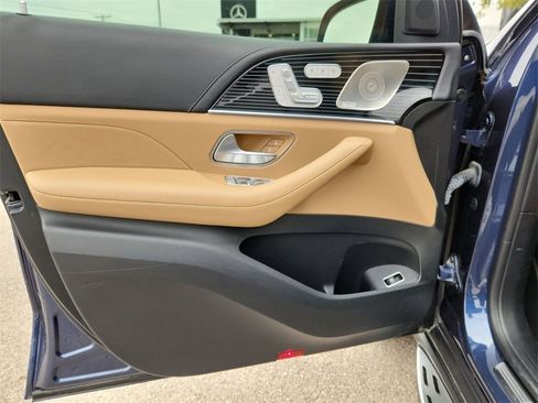 Used 2024 Mercedes-Benz GLS 580 4MATIC image 15