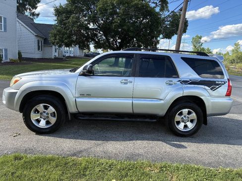 Used 2008 Toyota 4Runner SR5 AWD/4WD image 9