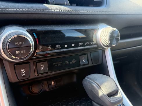 Used 2019 Toyota RAV4 XLE image 8