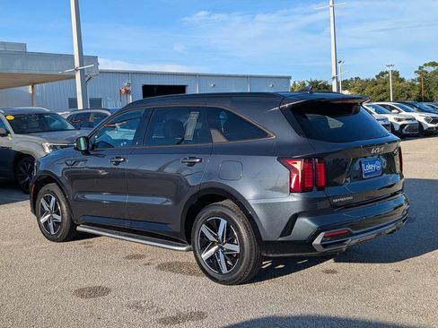 Used 2023 Kia Sorento EX FWD image 4