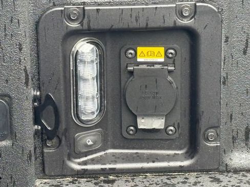 Used 2025 Ford Maverick XLT w/ XLT Luxury Package AWD/4WD image 16