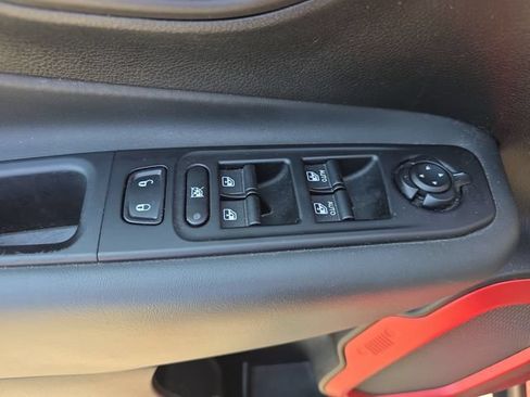 Used 2020 Jeep Renegade Trailhawk w/ Cold Weather Group AWD/4WD image 17