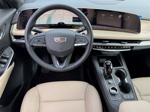 Used 2025 Cadillac XT4 Premium Luxury image 11