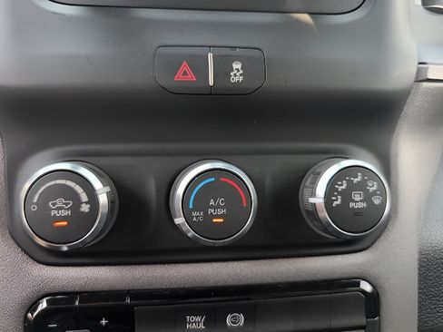 Used 2022 RAM 3500 Tradesman w/ Chrome Appearance Group AWD/4WD image 31