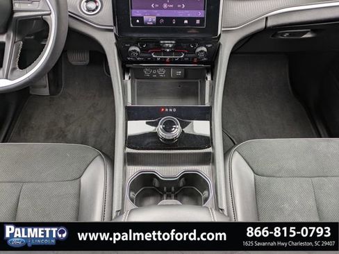 Used 2025 Jeep Grand Cherokee Altitude image 18