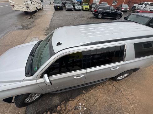 Used 2015 Chevrolet Suburban LT image 40