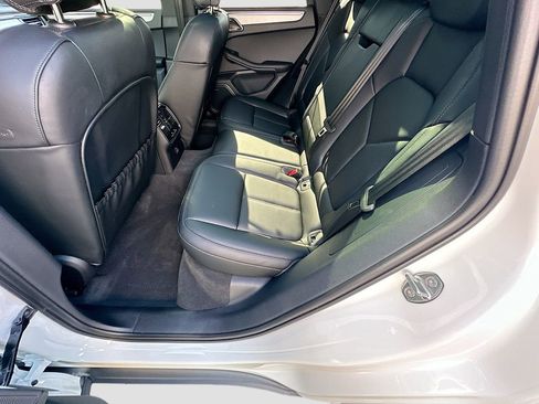 Certified 2026 Porsche Macan AWD/4WD image 24
