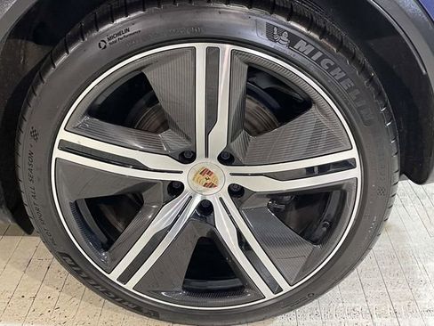 Certified 2025 Porsche Macan 4 Electric image 12