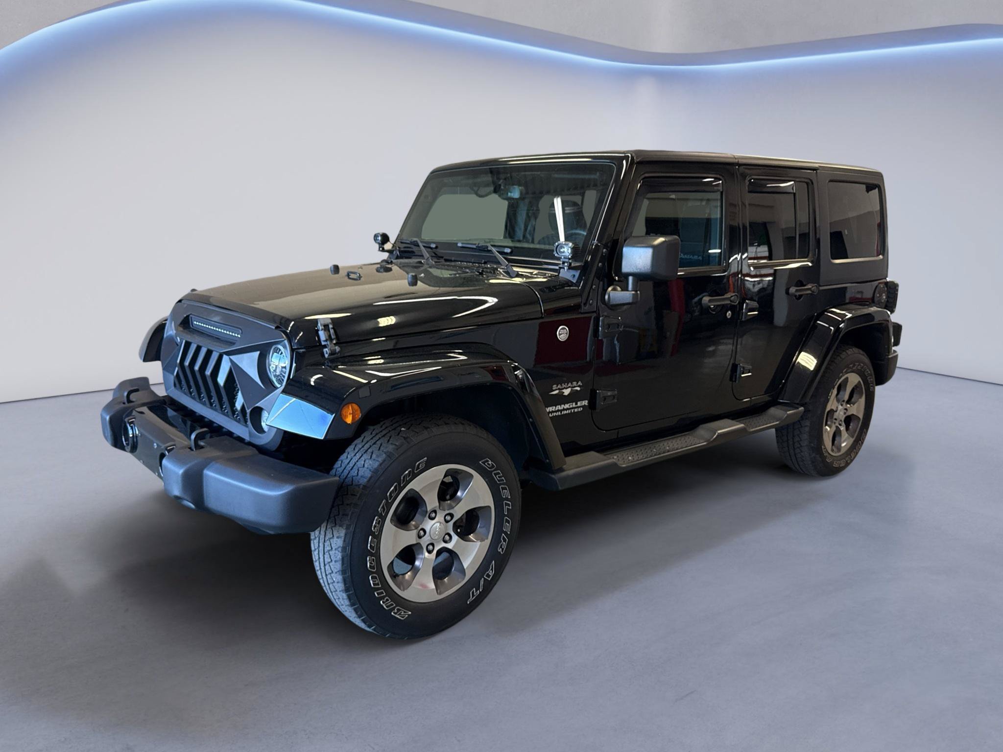 Used 2016 Jeep Wrangler Unlimited Sahara w/ Dual Top Group AWD/4WD image 3