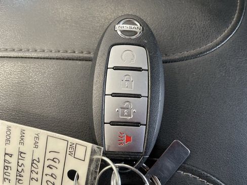 Certified 2022 Nissan Rogue Sport SV image 18