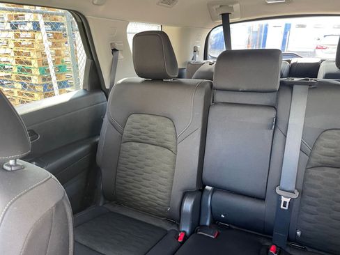 Used 2025 Nissan Pathfinder SV image 39