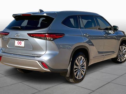 Used 2023 Toyota Highlander Platinum image 13