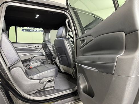 Used 2025 Chevrolet Traverse LT image 19