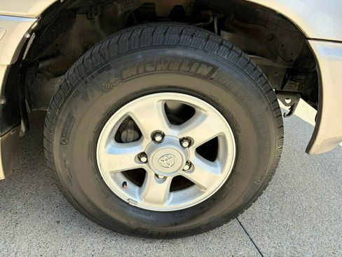 Used 2000 Toyota Land Cruiser AWD/4WD image 20
