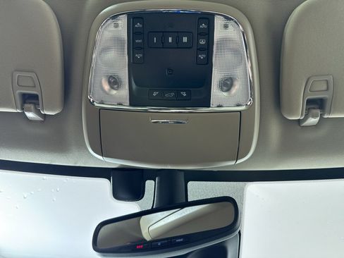 Used 2018 Jeep Grand Cherokee Overland AWD/4WD image 31