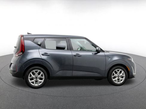 Used 2025 Kia Soul LX w/ LX Technology Package FWD image 10