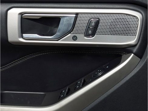 Used 2021 Ford Explorer Limited image 22