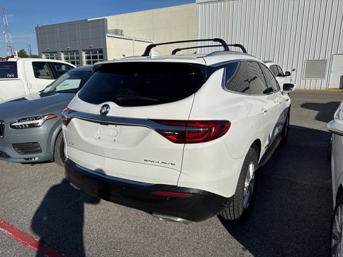 Used 2018 Buick Enclave Essence image 12