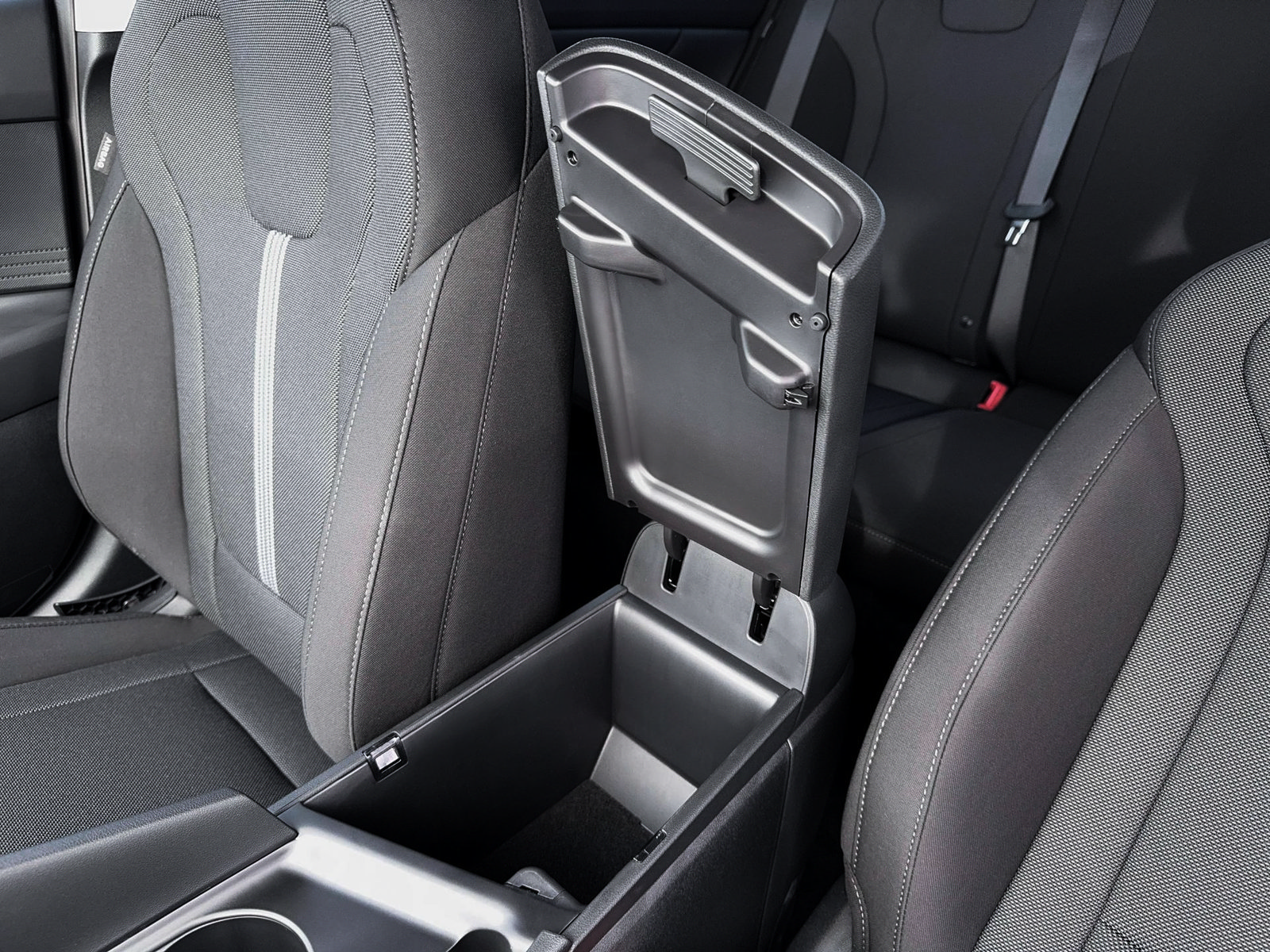 New 2026 Hyundai Elantra SE FWD image 18