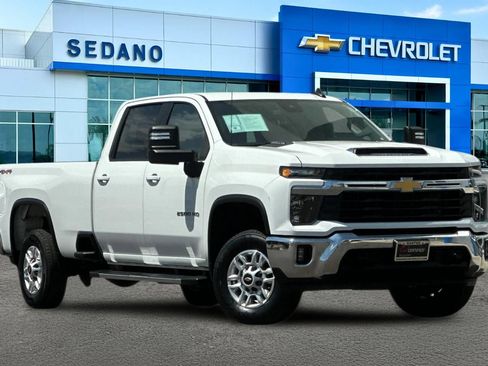 Used 2025 Chevrolet Silverado 2500 LT w/ Convenience Package AWD/4WD image 2