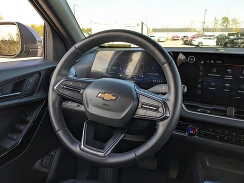 Used 2025 Chevrolet Equinox LT w/ Convenience Package II image 24