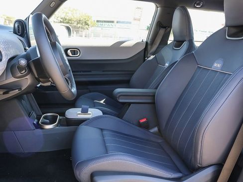 Used 2025 MINI Cooper 2-Door Hardtop image 17