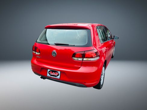 Used 2013 Volkswagen Golf 4-Door FWD image 3