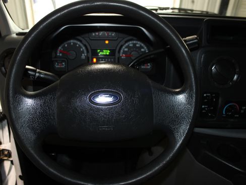 Used 2009 Ford E-150 and Econoline 150 RWD image 10