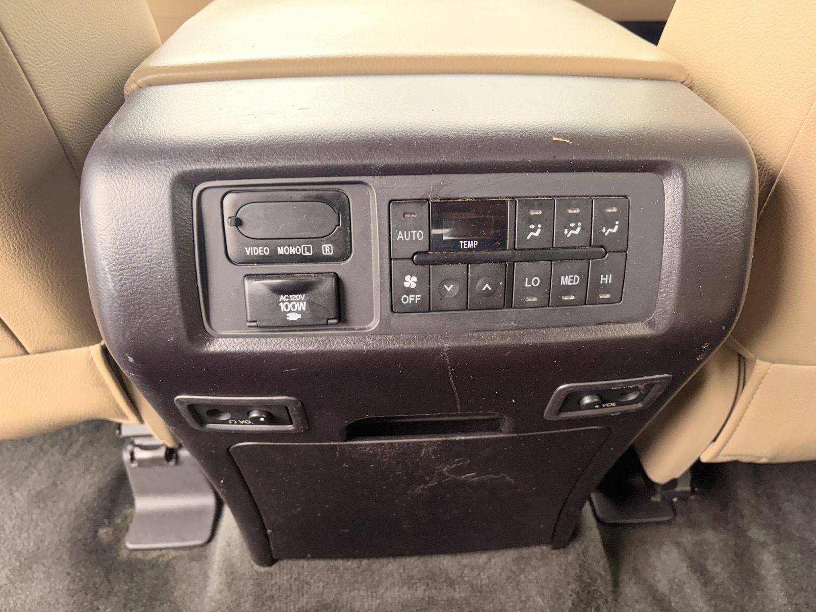Used 2016 Toyota Sequoia Platinum AWD/4WD image 13