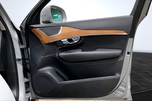 Certified 2025 Volvo XC90 T8 Plus w/ Protection Package Premier AWD/4WD image 27