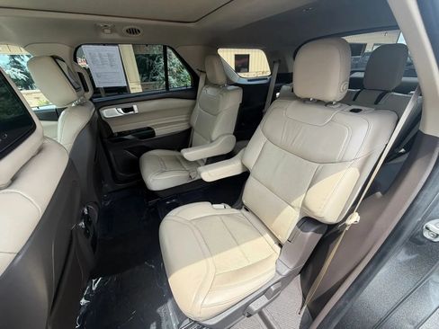 Used 2020 Ford Explorer Platinum w/ Premium Technology Package AWD/4WD image 23