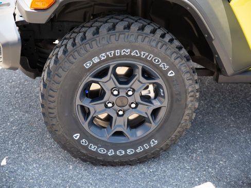Used 2023 Jeep Wrangler Unlimited w/ Sun & Screen Package AWD/4WD image 9