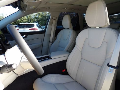 New 2026 Volvo XC60 B5 Ultra w/ Protection Package Premier image 13