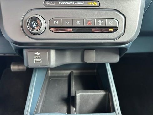 Certified 2025 Ford Maverick XL FWD image 17