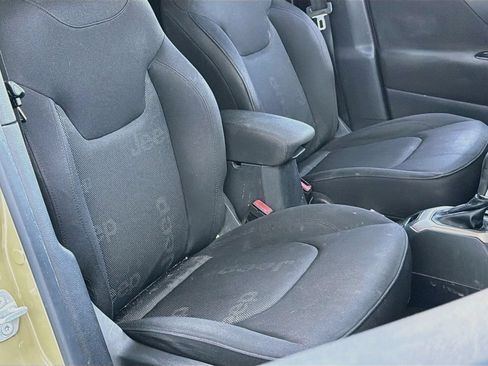 Used 2015 Jeep Renegade Latitude w/ Popular Equipment Group FWD image 28