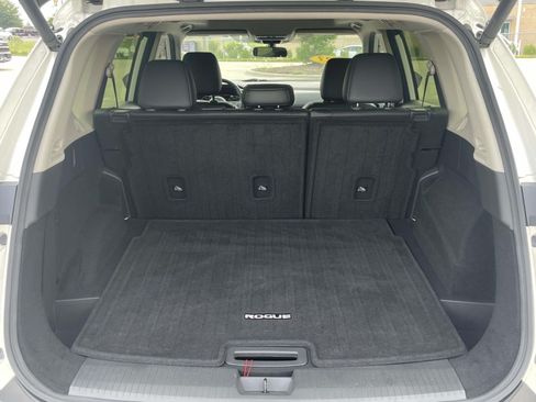Used 2023 Nissan Rogue SV w/ SV Premium B Package FWD image 9