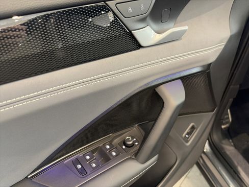 Used 2025 Volkswagen Tiguan SE R-Line image 18