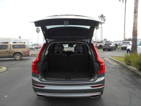 Used 2018 Volvo XC90 T6 Momentum w/ Convenience Package image 5