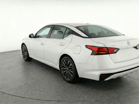 Used 2025 Nissan Altima 2.5 SV FWD image 6