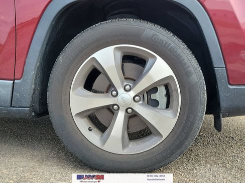 Used 2021 Jeep Cherokee Limited AWD/4WD image 5