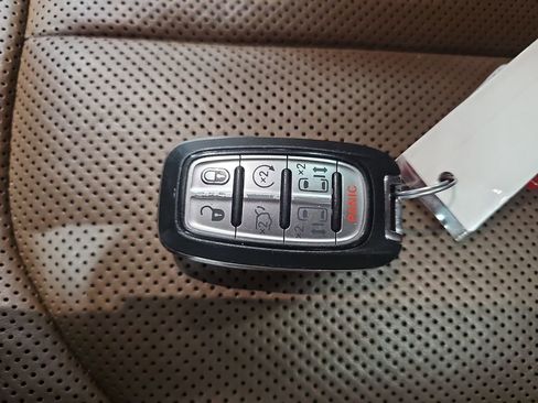 Used 2018 Chrysler Pacifica Limited w/ Advanced Safetytec Group image 35