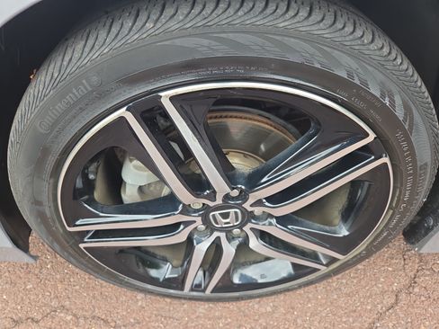 Used 2017 Honda Accord Touring image 12