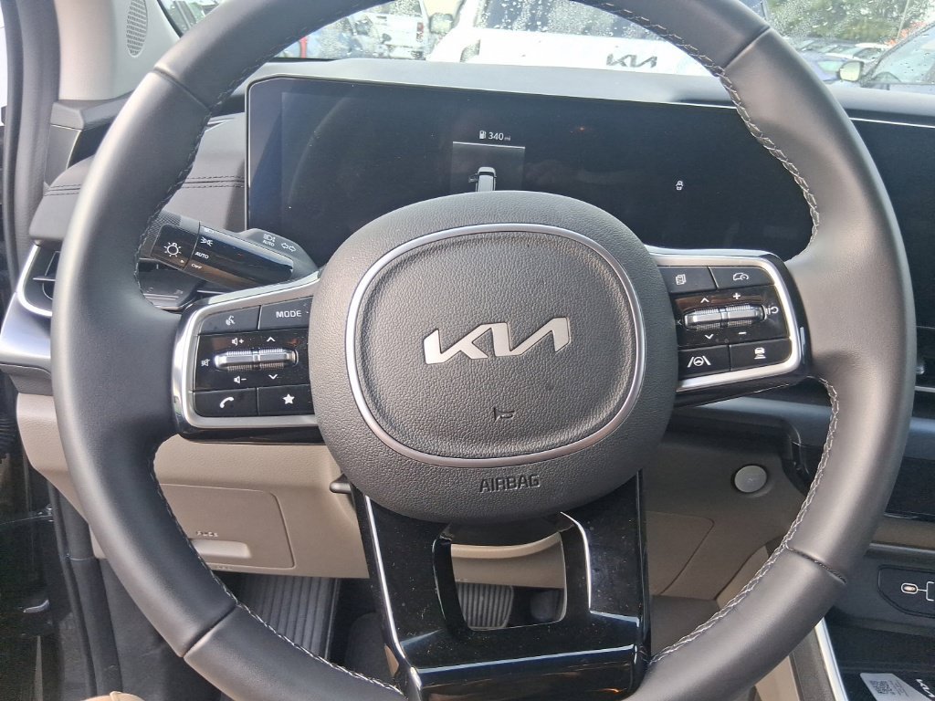 Certified 2026 Kia Carnival FWD image 10