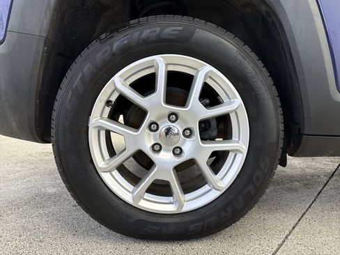 Used 2020 Jeep Renegade Latitude w/ UConnect 8.4 Nav Group image 41